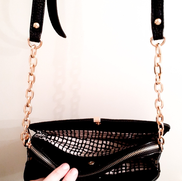 Urban Expressions Chic Cross Body Purse - Picture 2 of 8